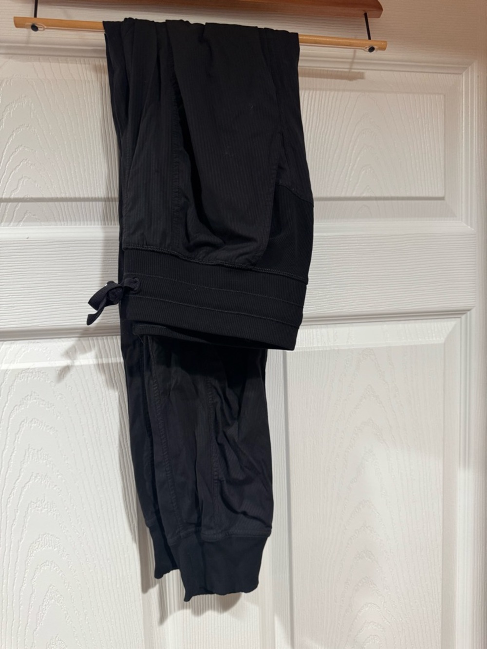 lululemon black athletic jogger pants with drawstring women’s size 6